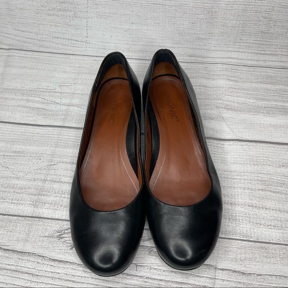 Vionic Women’s 6.5 Black Leather Hannah Round Toe Ballet Flats - Picture 2 of 7